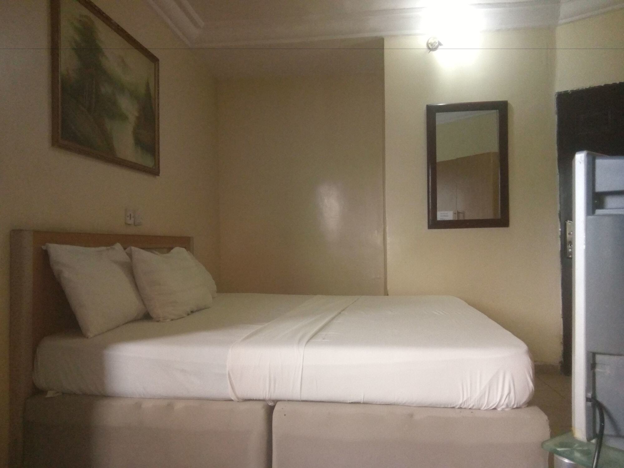 Oxford Hotel Abuja Exteriör bild