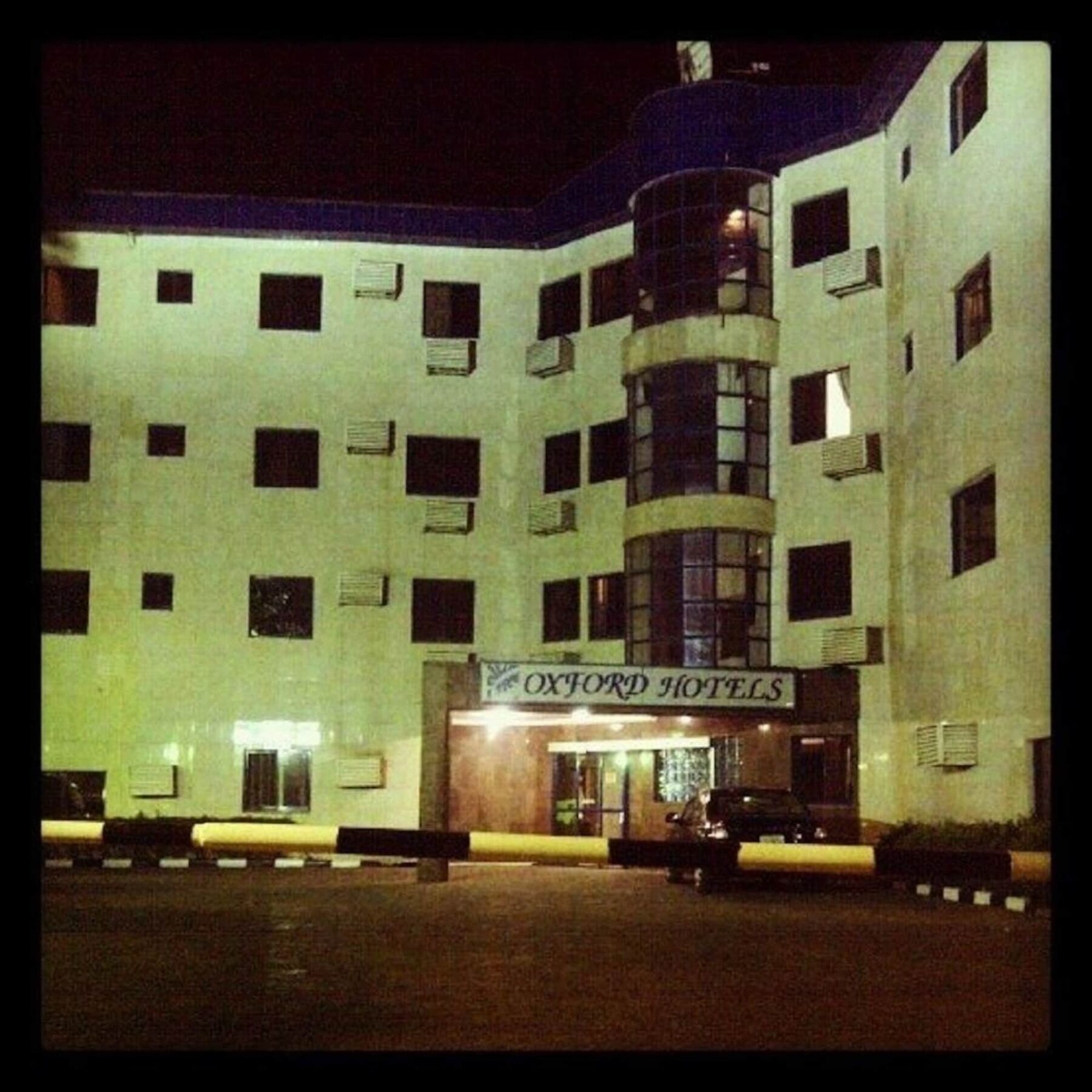 Oxford Hotel Abuja Exteriör bild